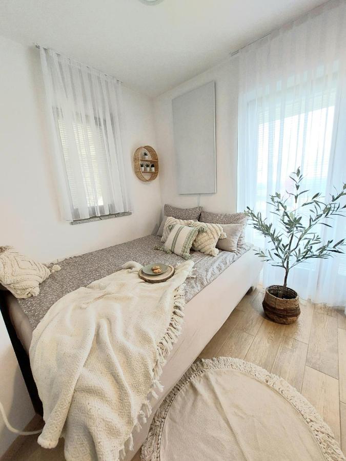 Vineyard Cottage Lan Na Hribu Semic ภายนอก รูปภาพ